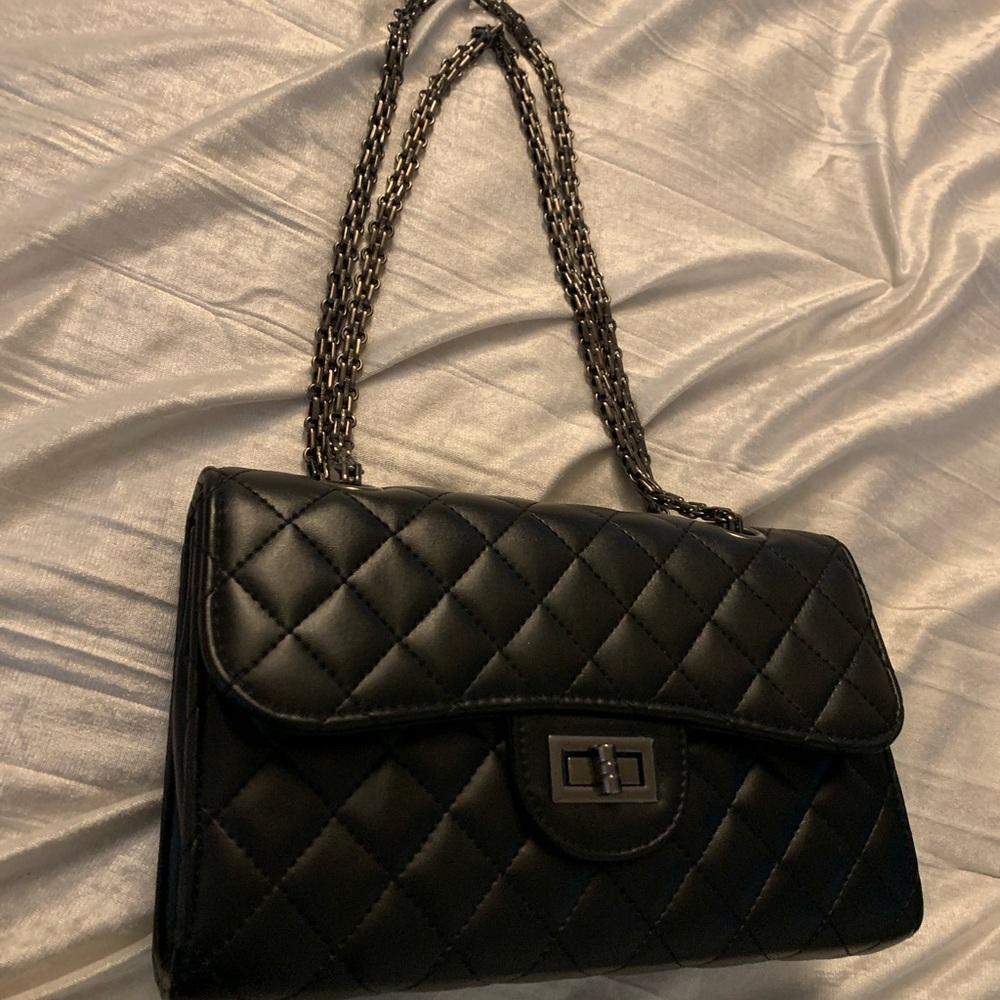Black shoulder bag